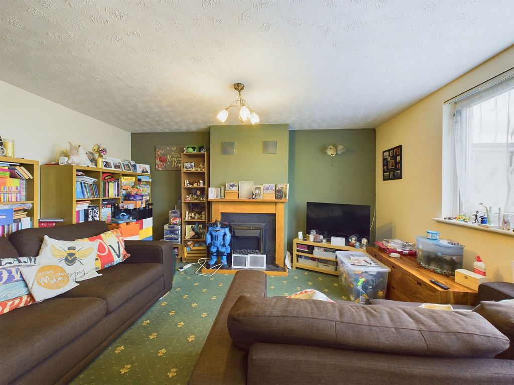 Property photo 3 of 11