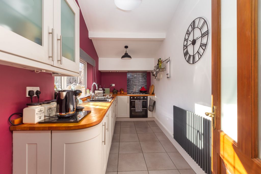 Property photo 2 of 19 44B Higher Walton Road-11