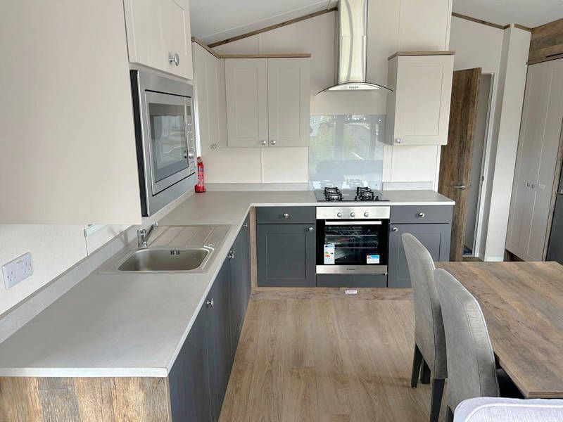 Property photo 3 of 22 Dining Kitchen
