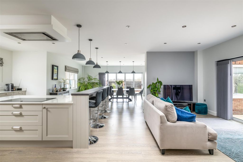 Property photo 3 of 41 260311 - 22 Cleat Hill, Ravensden - 14.Jpg