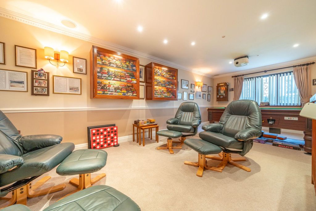 Property photo 2 of 38