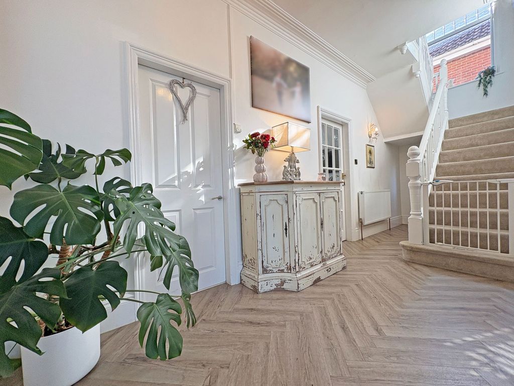 Property photo 3 of 23