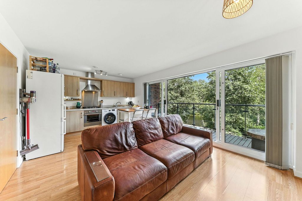 Property photo 2 of 20
