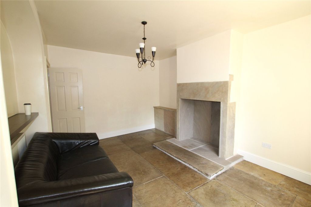 Property photo 2 of 17 Lounge