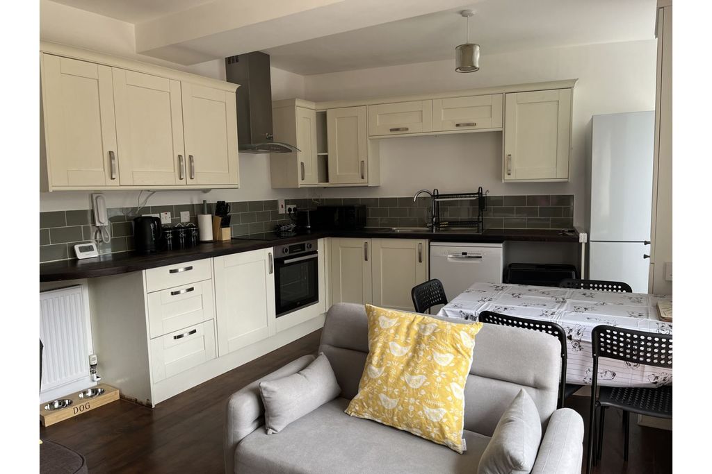 Property photo 3 of 23