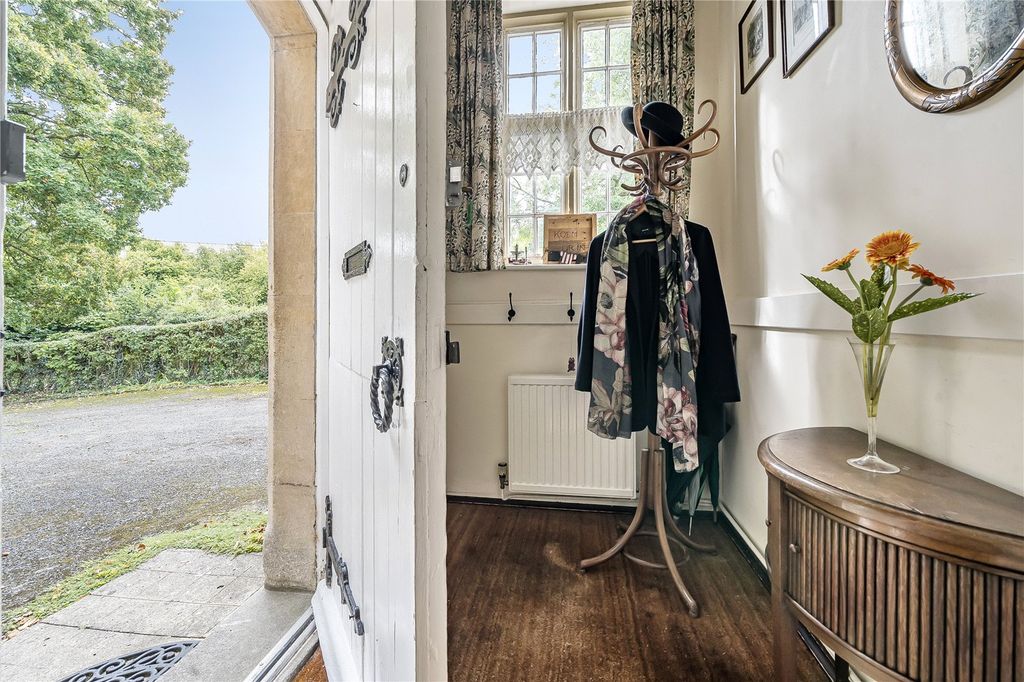 Property photo 2 of 27 Entrance Hall