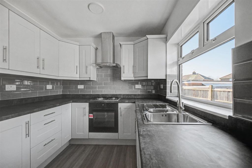 Property photo 3 of 34 Kitchen_2.Jpeg