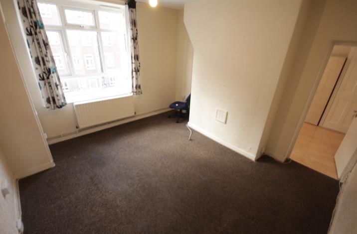 Property photo 3 of 4 10 Edwy House