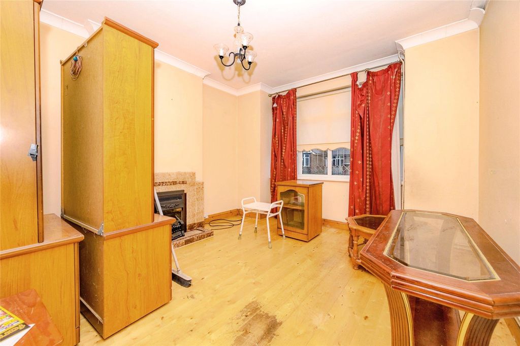 Property photo 2 of 11 Lounge