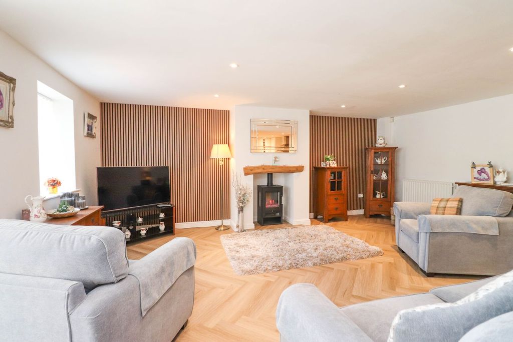 Property photo 3 of 23 Open-Plan Dining Lounge & Kitchen