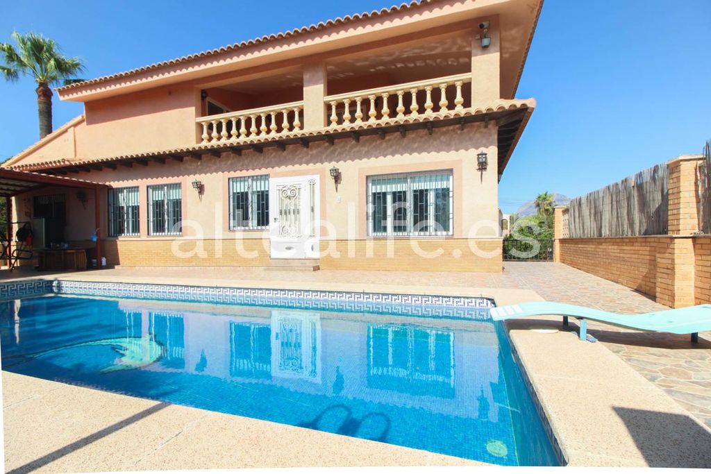 Property photo 2 of 70