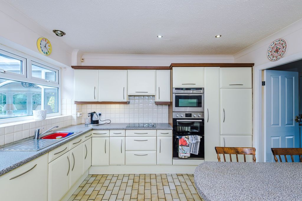 Property photo 2 of 38