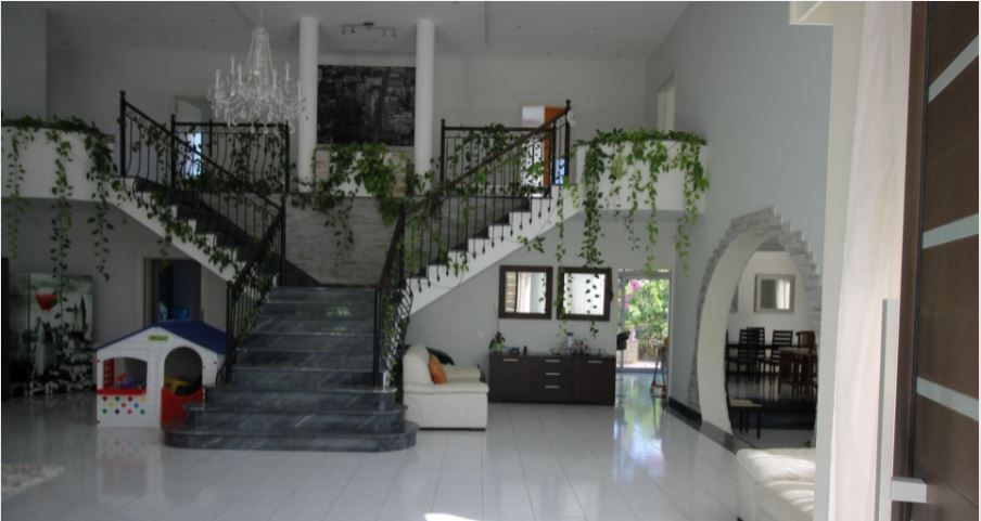 Property photo 3 of 28