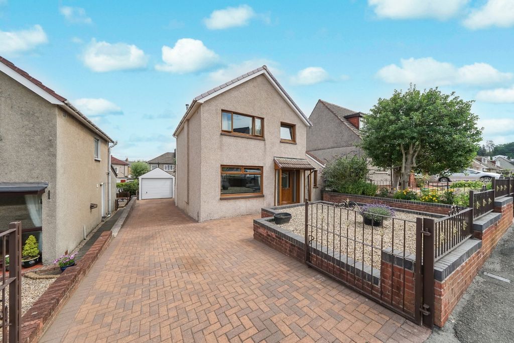 Property photo 1 of 18 External
