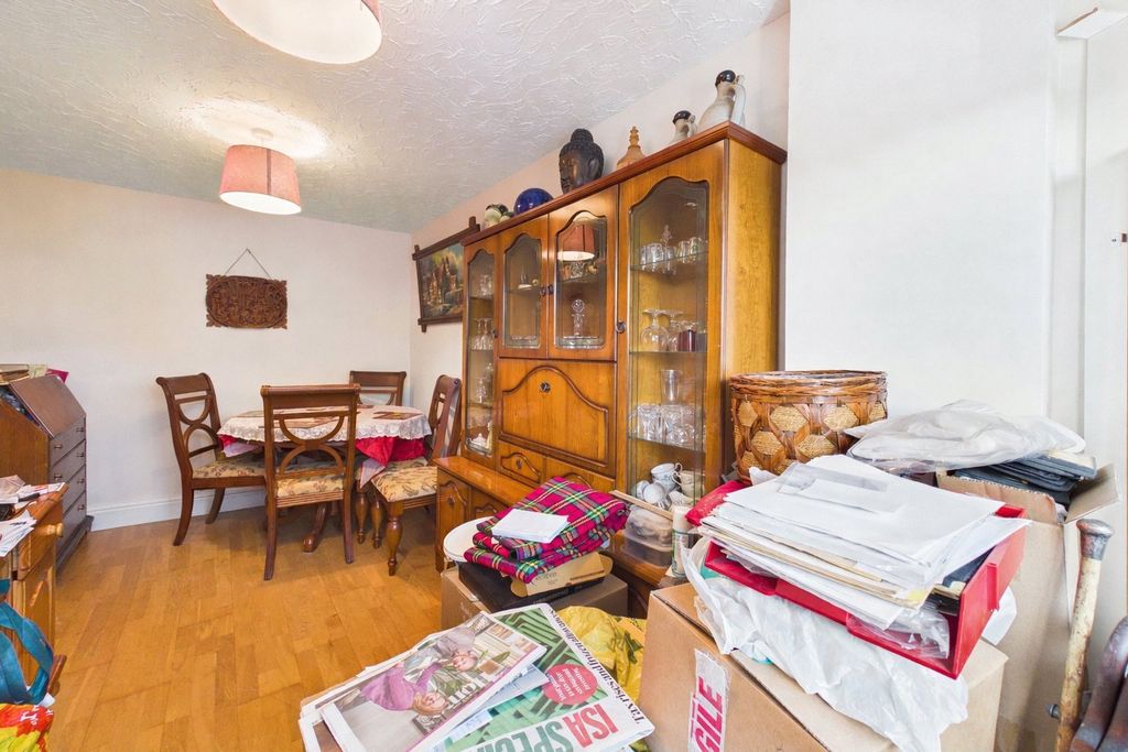 Property photo 3 of 16 Picture No. 24