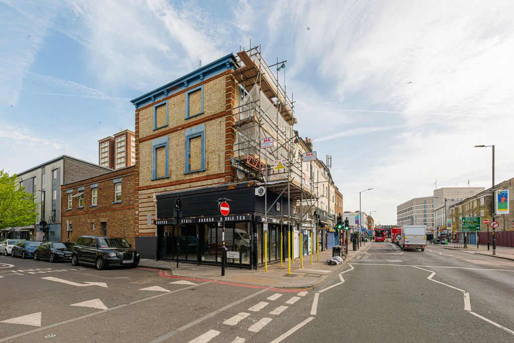 Property photo 2 of 11 Seven Sisters Road 187-002