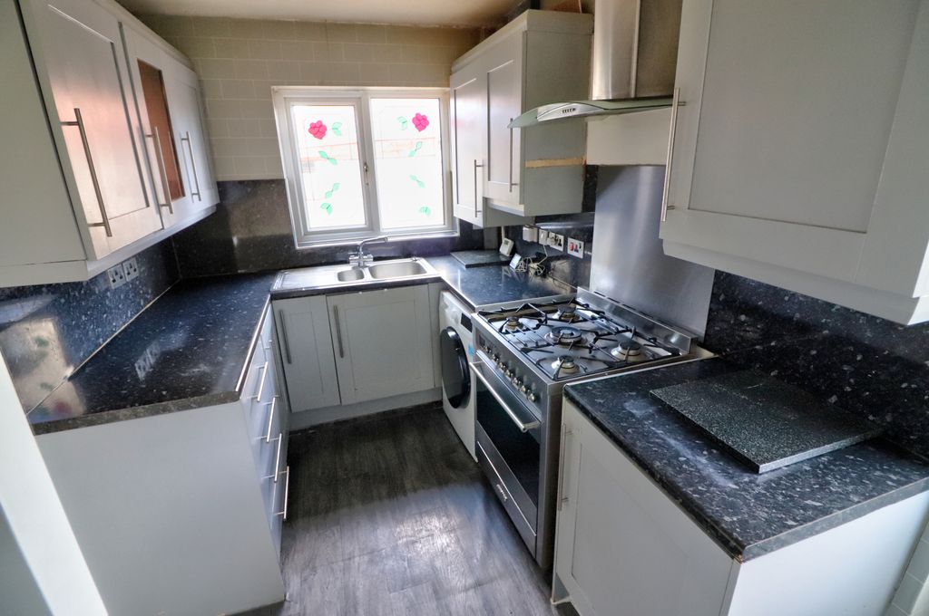 Property photo 3 of 16 Kitchen
