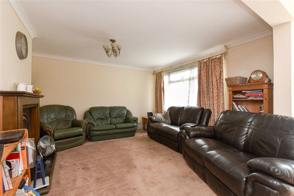 Property photo 2 of 10 Lounge