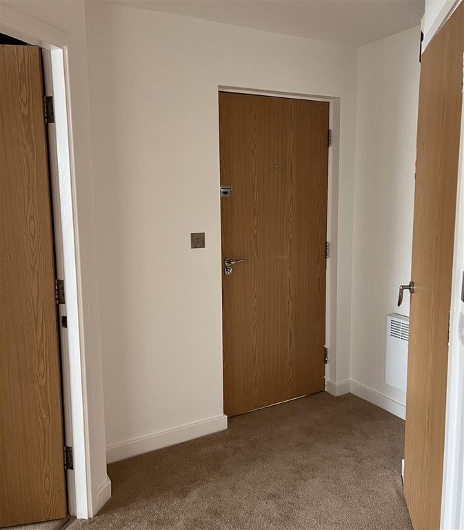 Property photo 3 of 14 Hallway