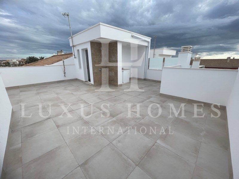 Property photo 2 of 35