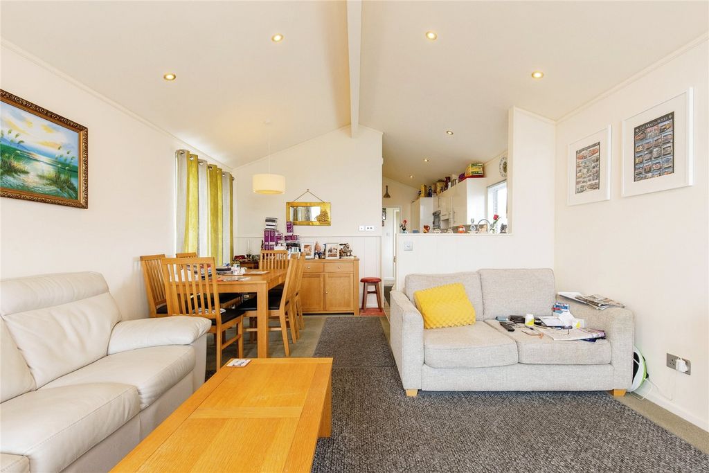 Property photo 3 of 14 Open Plan