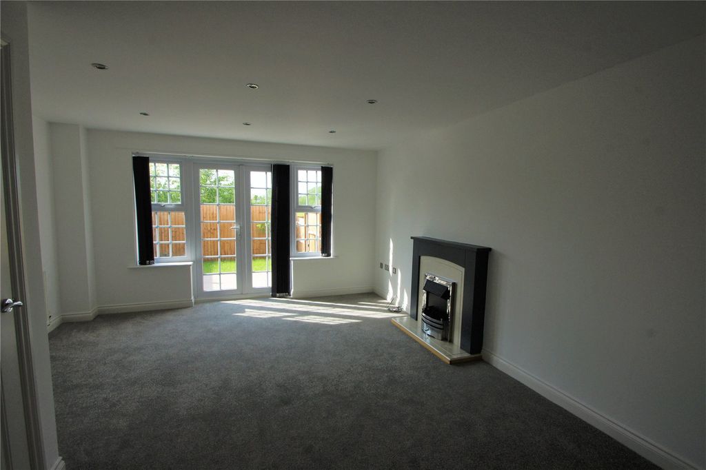 Property photo 3 of 10 Living Area