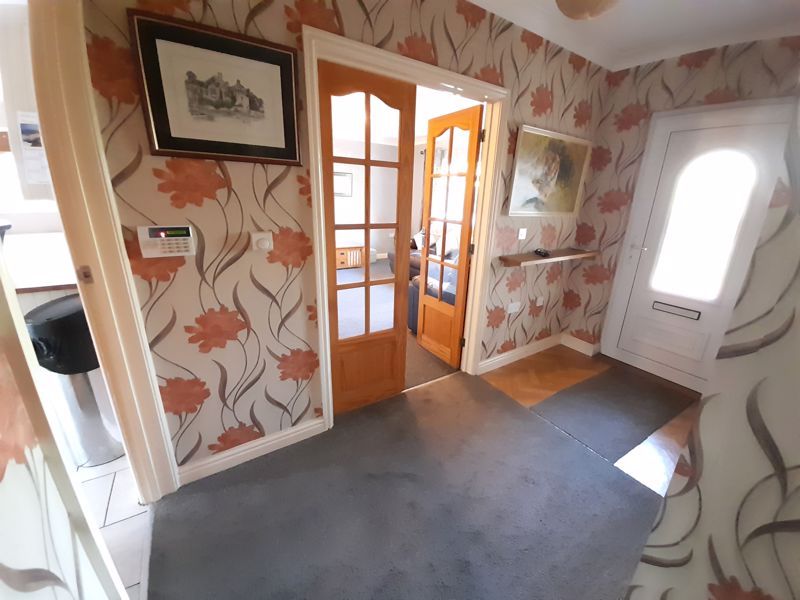 Property photo 3 of 25 Entrance Hall