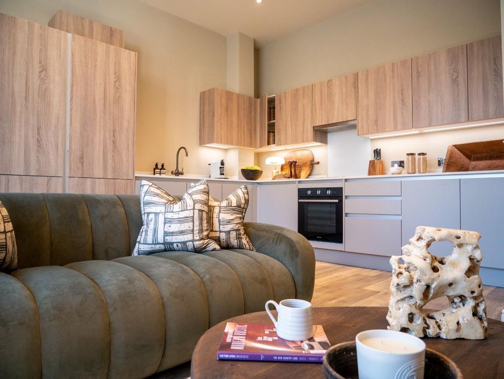 Property photo 1 of 21 Southsea Show Flat Hr-60.Jpg