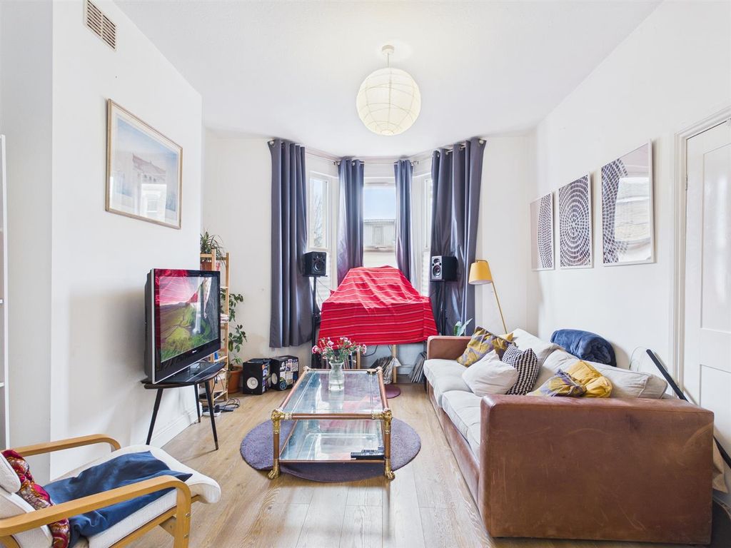 Property photo 2 of 16 Cam01358G0-Pr0216-Still006.Jpg