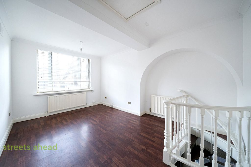 Property photo 2 of 17 Picture No. 39