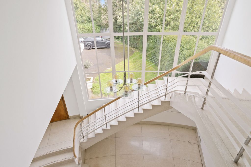 Property photo 1 of 44