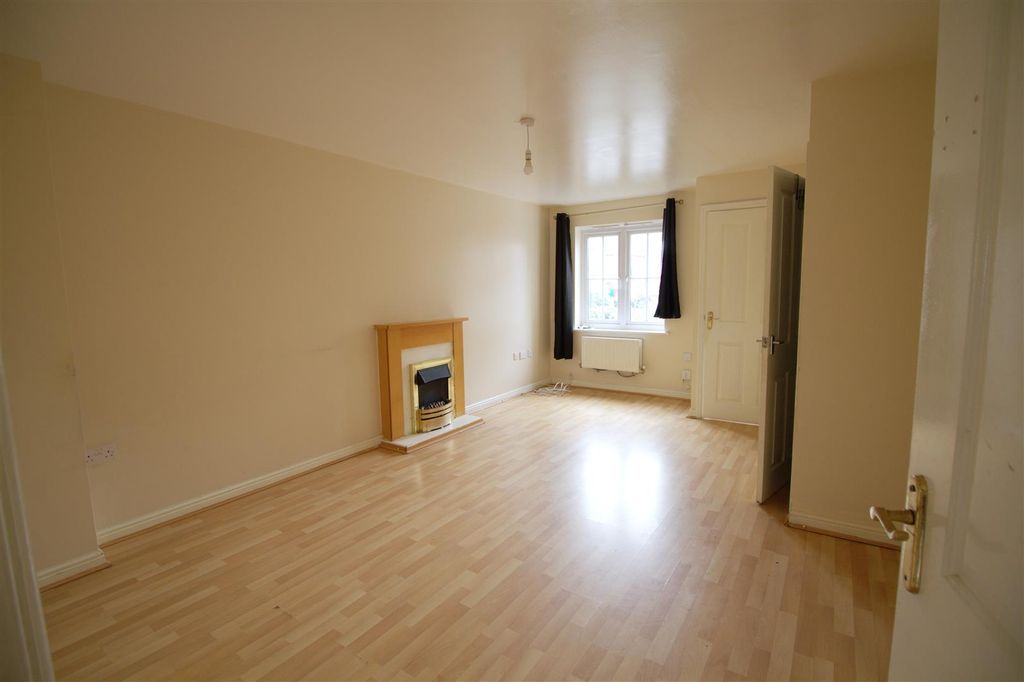 Property photo 2 of 11 Lounge.Jpg