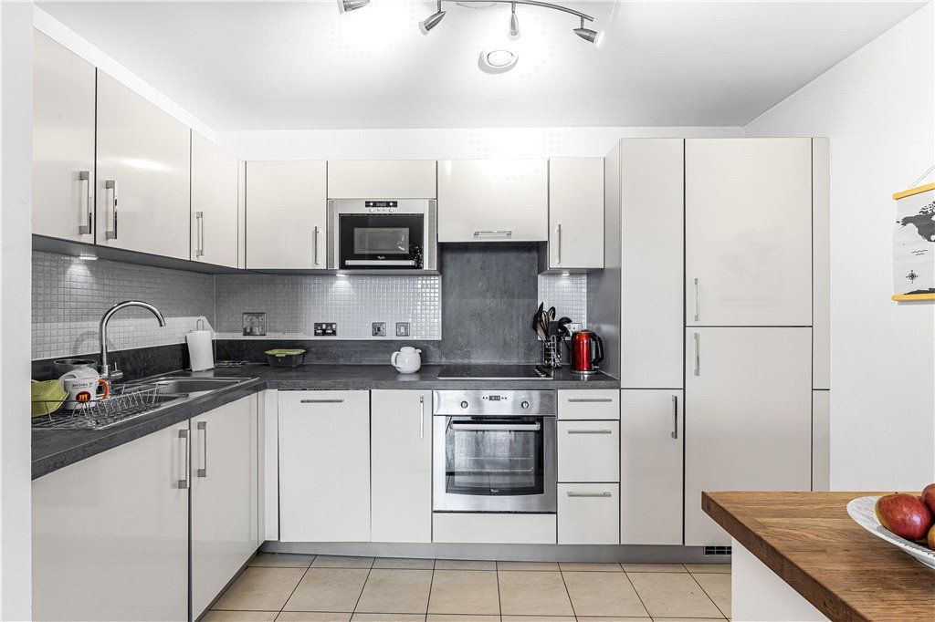 Property photo 3 of 19 Kitchen