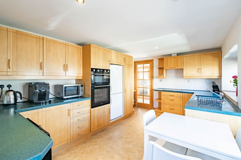 Property photo 3 of 37 Kitchen