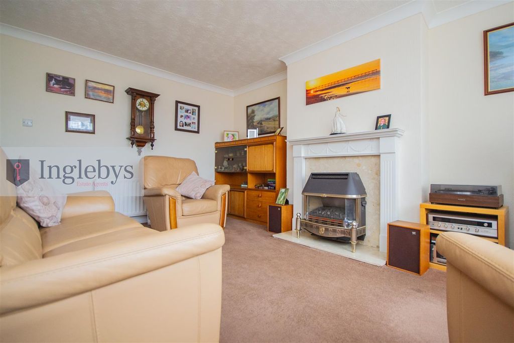 Property photo 3 of 27