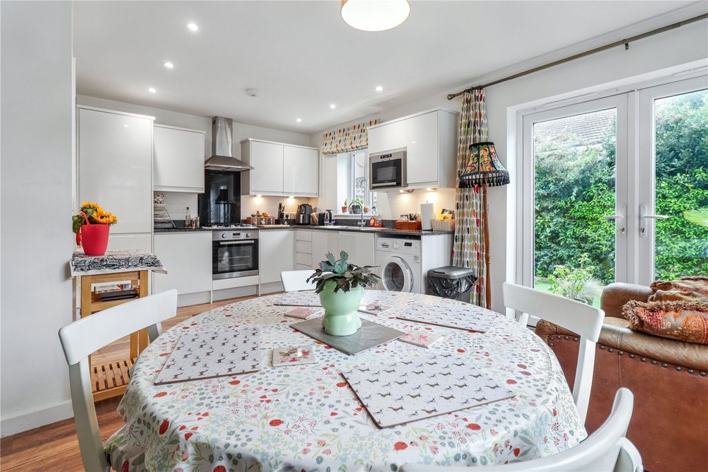 Property photo 3 of 15 Lifestyle