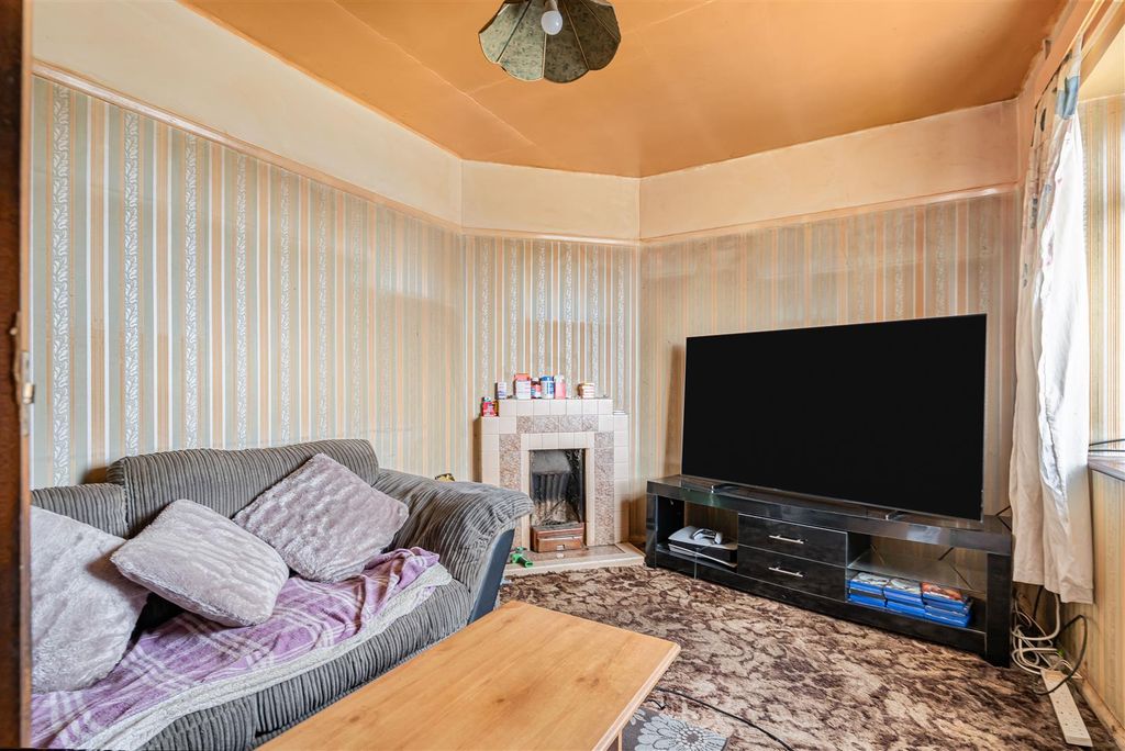 Property photo 3 of 14 17_75374.Jpg