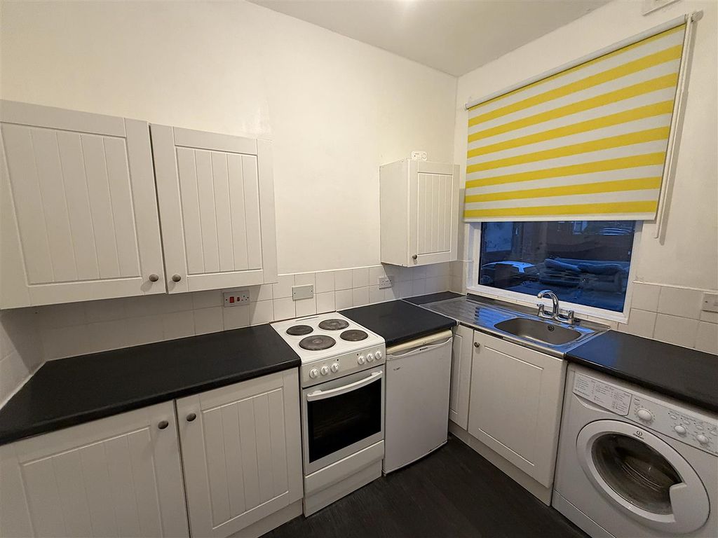 Property photo 2 of 9 Kitchen.Jpg