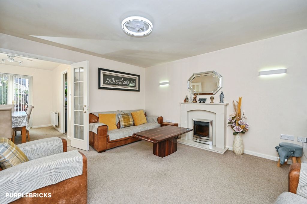 Property photo 3 of 27
