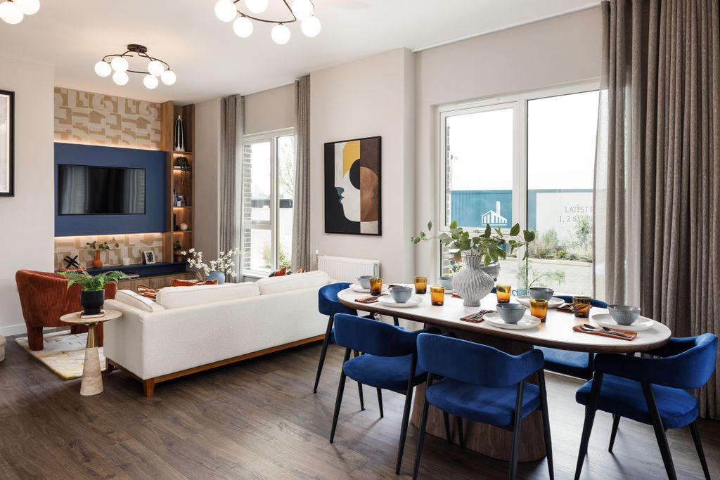 Property photo 1 of 7 Living/Dining Area