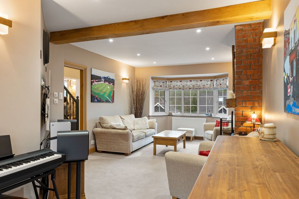 Property photo 3 of 30 Lounge