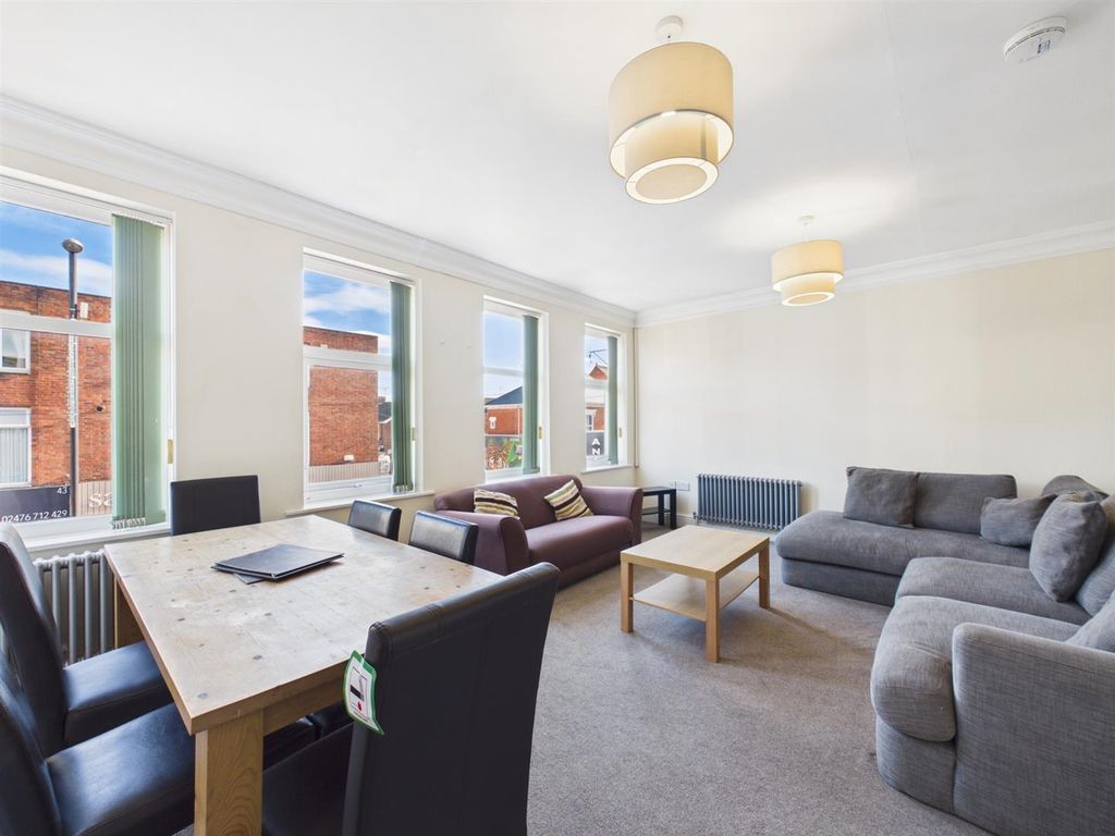 Property photo 1 of 10 Lounge
