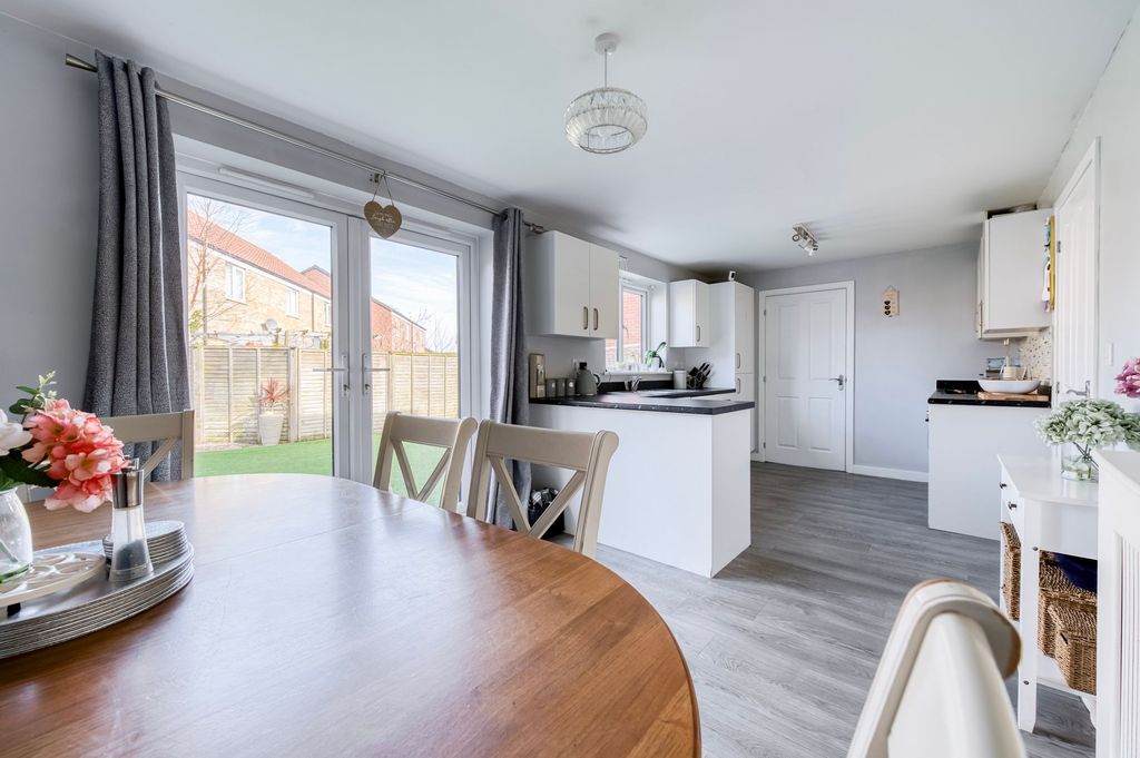 Property photo 2 of 20