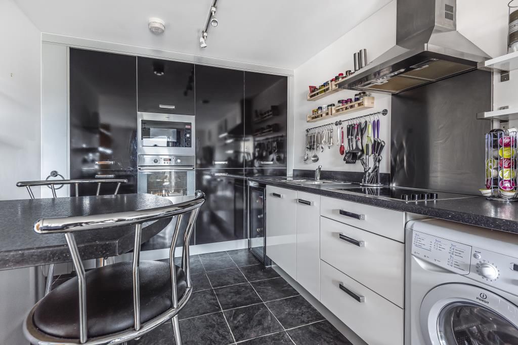 Property photo 2 of 10 Kitchen