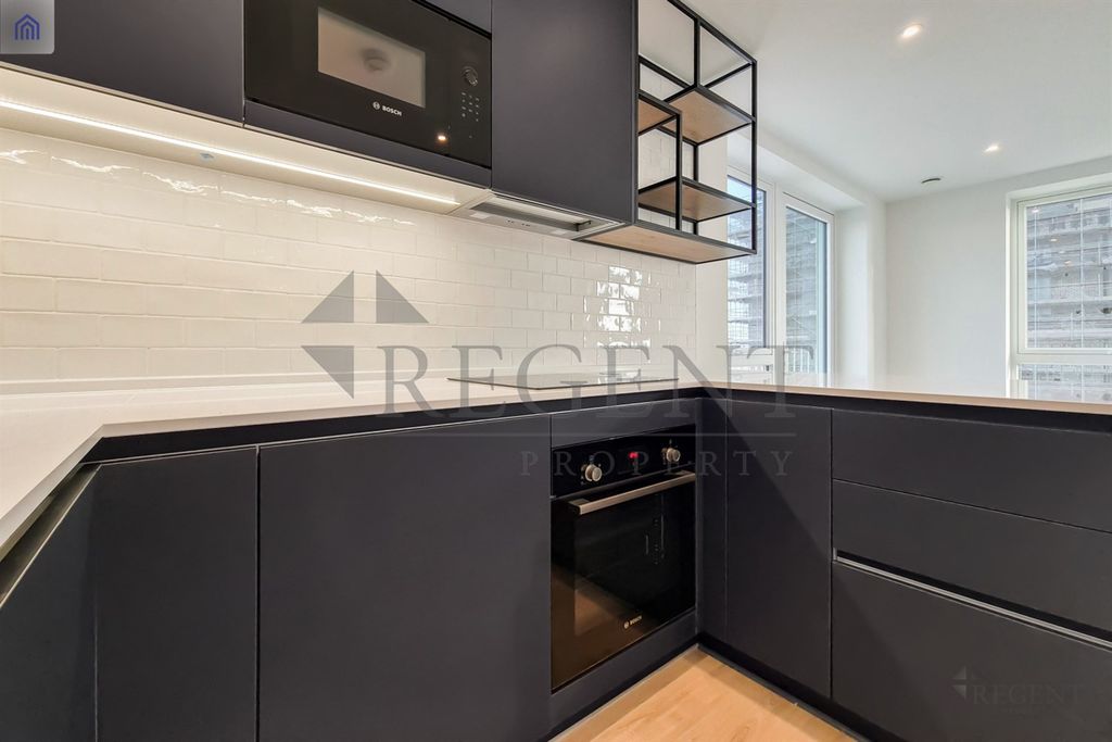 Property photo 3 of 11 Kitchen