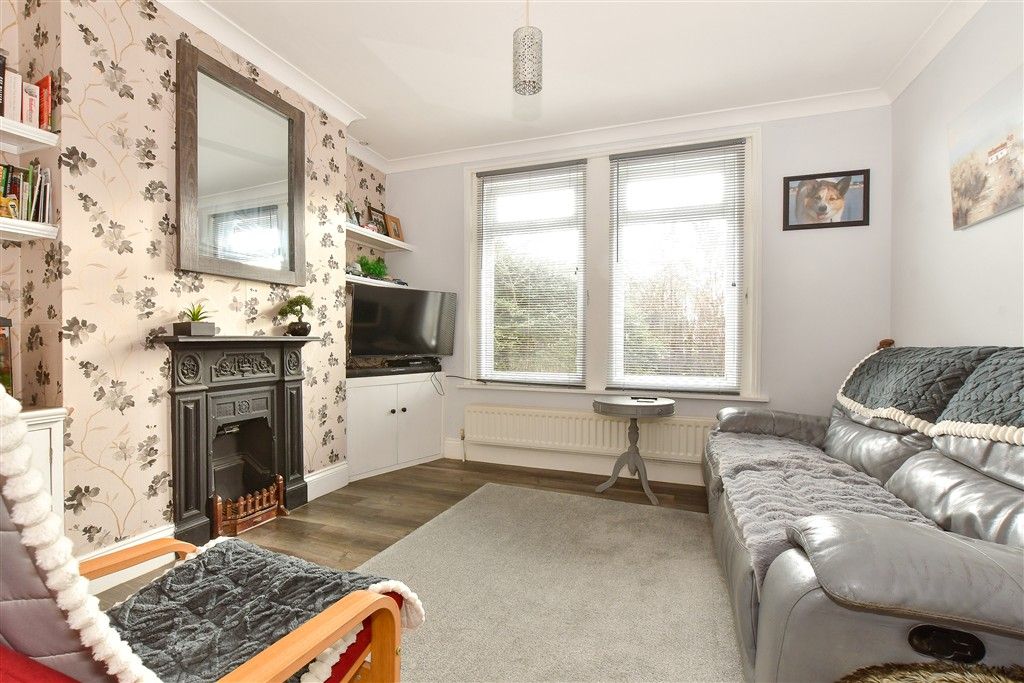 Property photo 2 of 11 Lounge