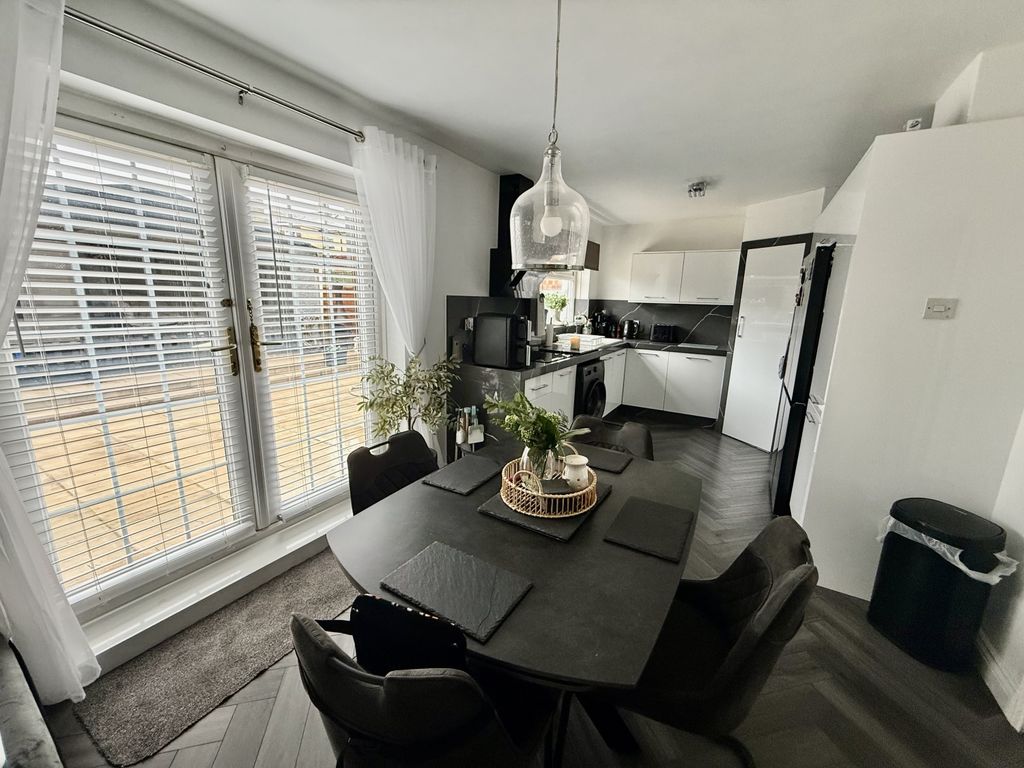 Property photo 3 of 11 Img_2309