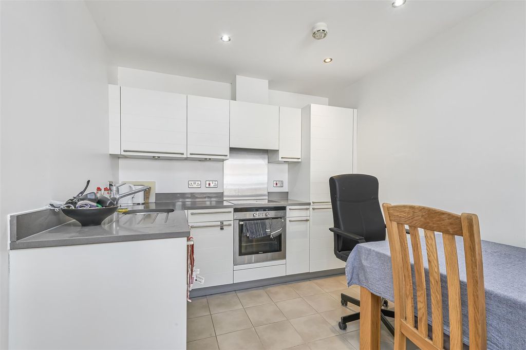 Property photo 2 of 13 Eden_Harper_-_Drapers_Court__Kingsway_Square__Sw11