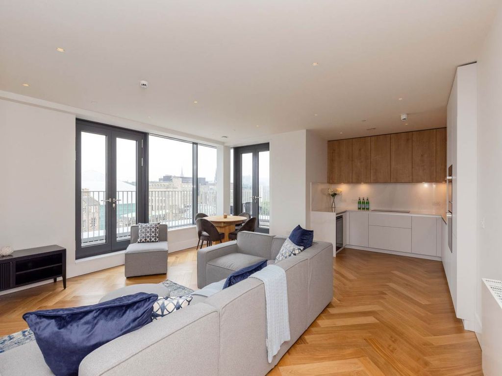 Property photo 2 of 18 Loungea