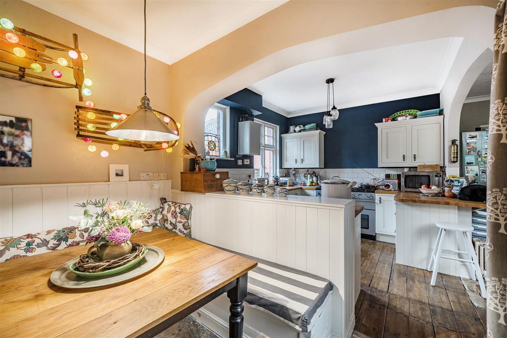 Property photo 3 of 18 Kitchen / Dining Area